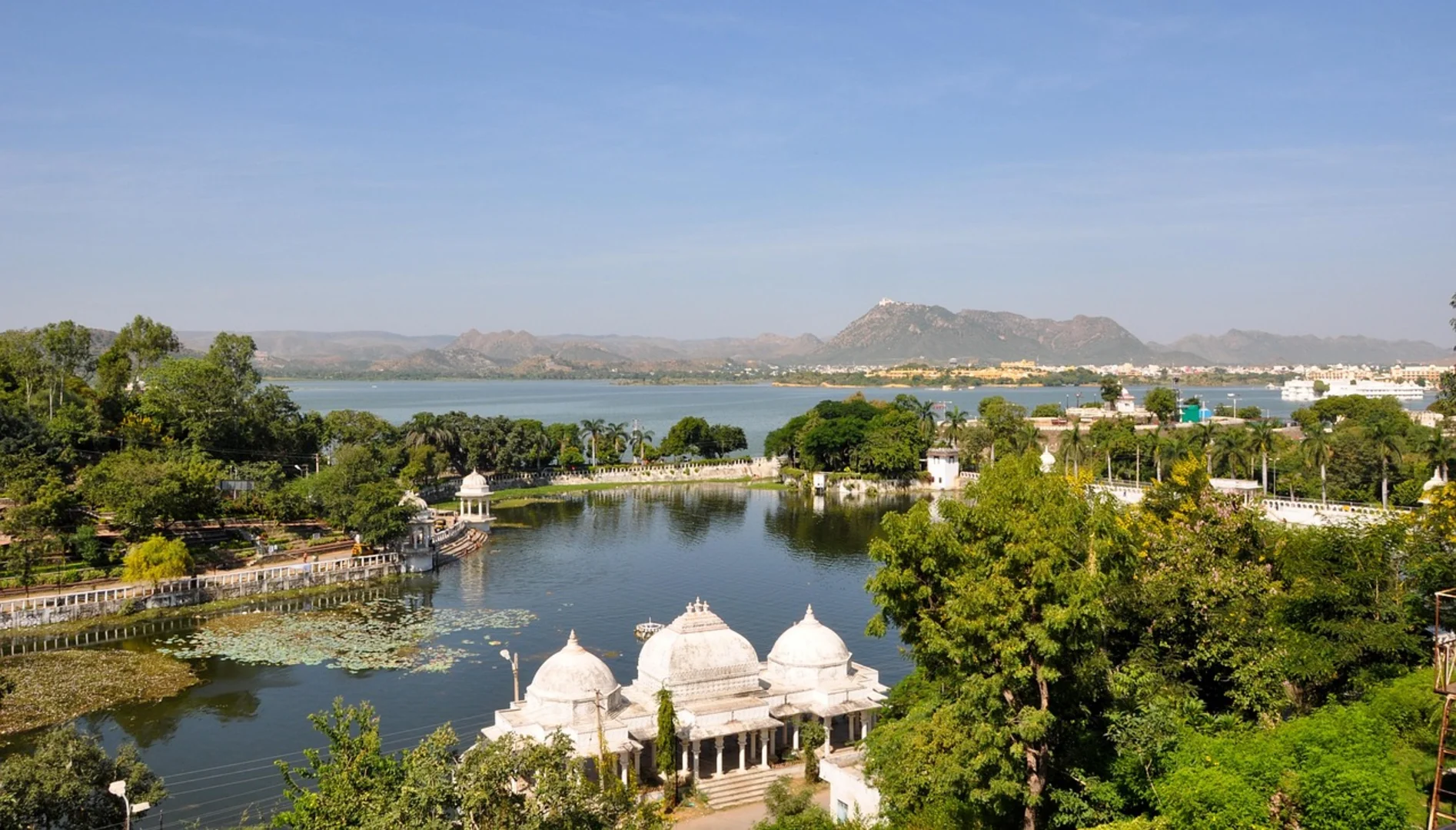 Perfect 3-Day Udaipur Itinerary: Hotels Near Lake Pichola & Fatehsagar