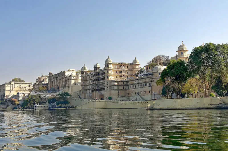 Romantic Udaipur: Best Hotels & Honeymoon Experiences Near Lake Pichola